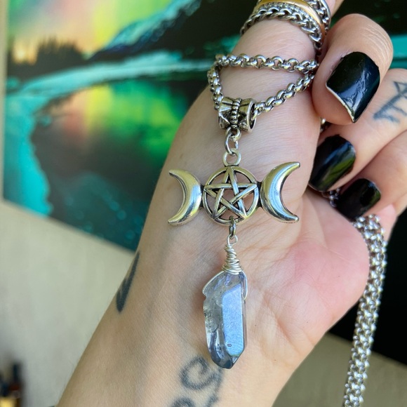 Long chain wrap around moon pentagram & crystal - Picture 6 of 11